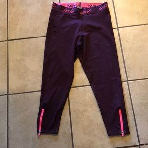 Maroon Leggings Cropped Length